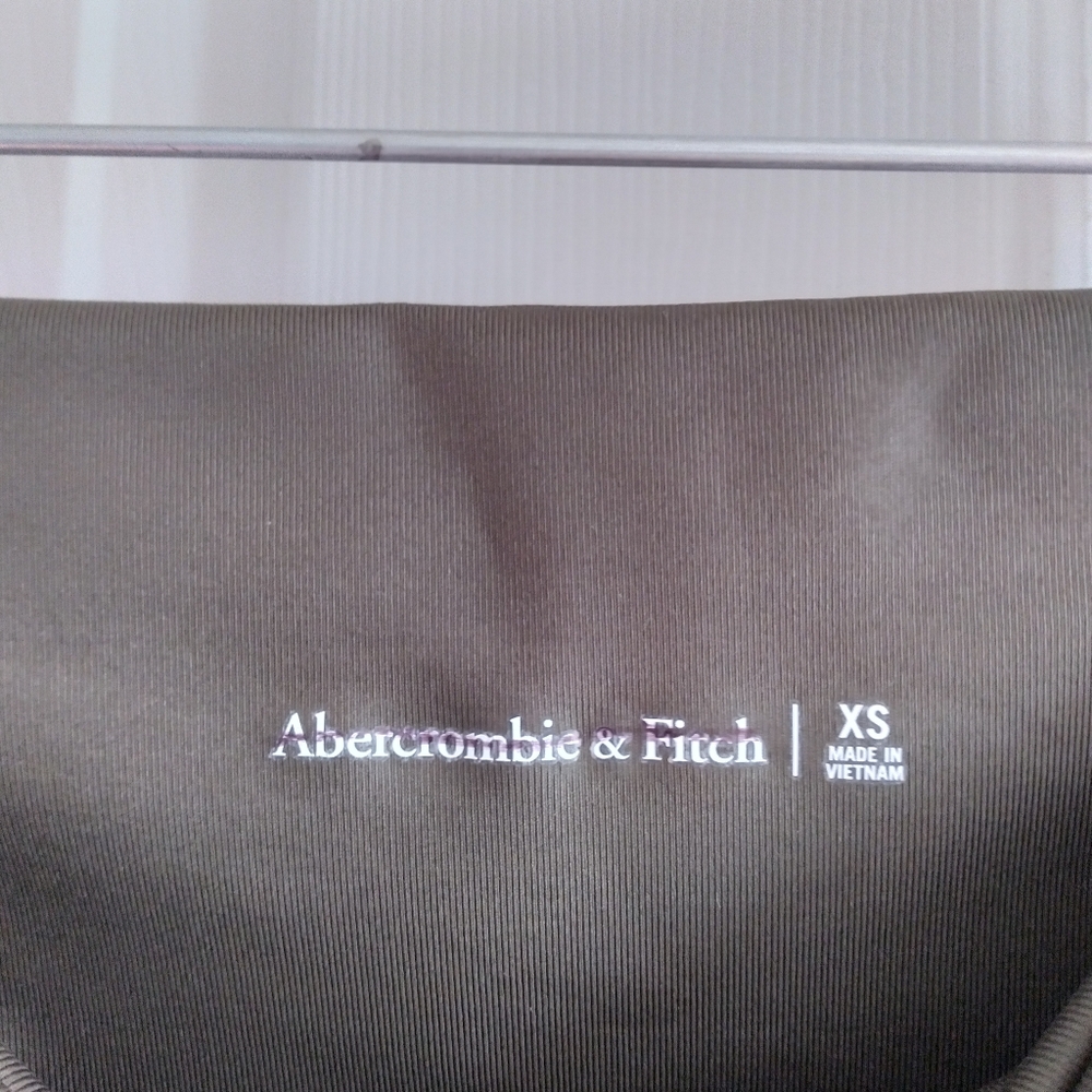 Abercrombie and Fitch Shiny Green High Waisted Contour Leggings - Picture 6 of 6